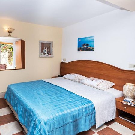 Apartmani Kamena Ruza Budva Exteriör bild