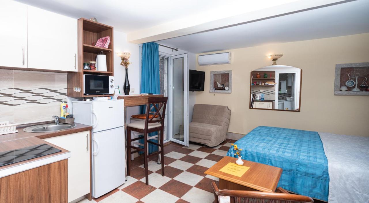 Apartmani Kamena Ruza Budva Exteriör bild